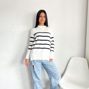 Sweater largo rayado con tajo