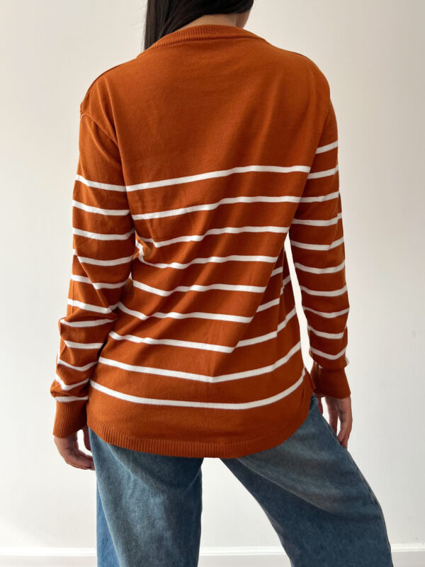 Sweater over rayado - Image 3